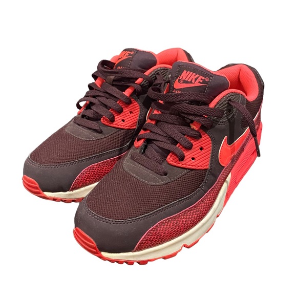 Nike Shoes - Nike Air Max 90